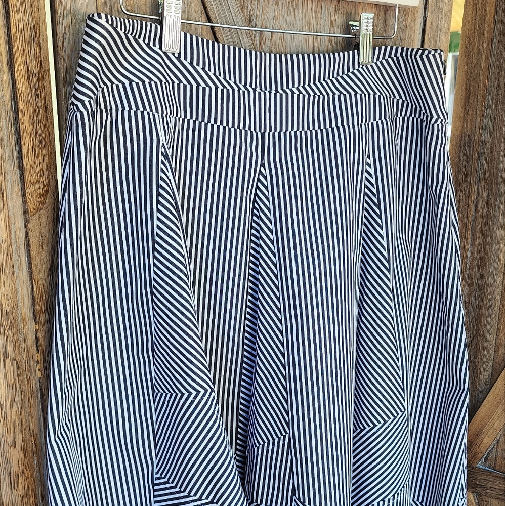 Chelsea & Theodore Ladies Skirt - Picture 2 of 4